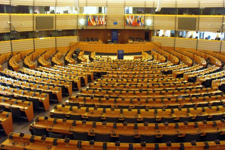 Europarlament przyjął nowe cele klimatyczne. ETS2 przesunięty tylko o rok