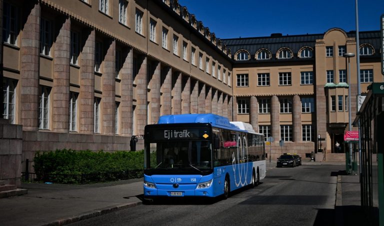 Warszawskie MZA uspokaja po doniesieniach z Norwegii: autobusy Yutong mają certyfikaty cyberbezpieczeństwa