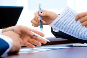 Senacka komisja proponuje jawność wszystkich umów zawieranych przez instytucje publiczne