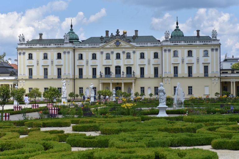 Polski Wersal na nowo odkryty. Nowa ścieżka PTTK odsłania tajemnice pałacu Branickich