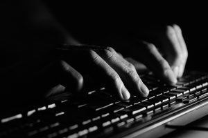 Co piąty komunikat o energetyce w sieci może być dezinformacją