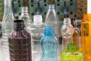 Więcej elastyczności i więcej kontrowersji? Co przyniesie nowe podejście UE do recyklatu w opakowaniach?