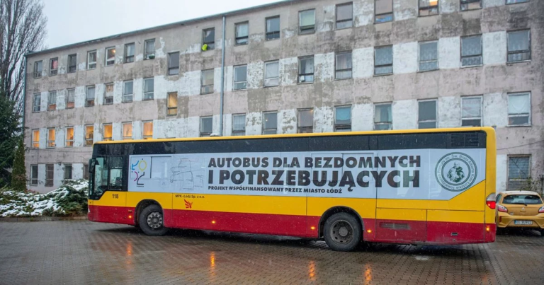 Łódź. Na ulice miasta wyjedzie autobus dla bezdomnych i potrzebujących