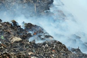 39 pożarów i 50 mln zł za utylizację. Rusza proces w sprawie „tykającej bomby” w Kamieńcu