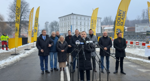 Powódź. Otwarto odbudowany po powodzi most na Białej Lądeckiej w Stroniu Śląskim