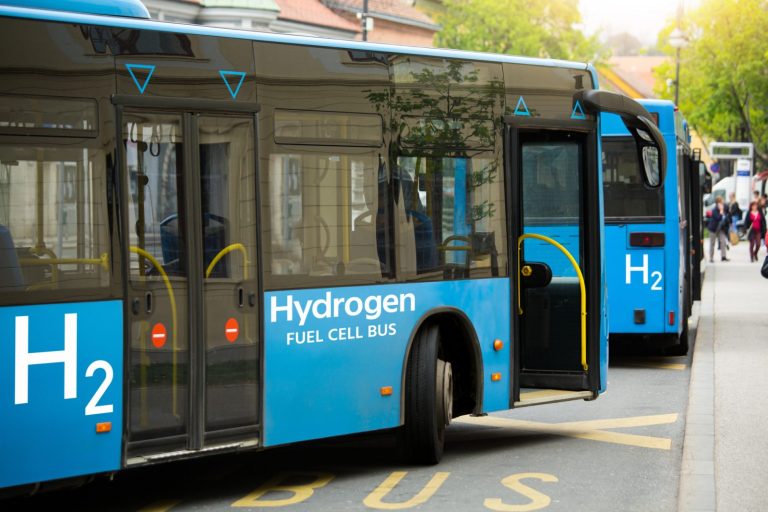Śląskie: Metropolia odebrała swoje pierwsze autobusy wodorowe