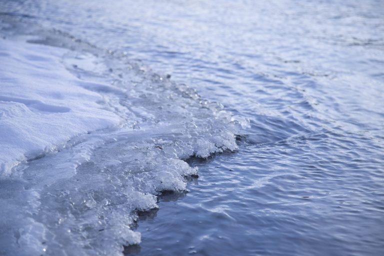 Wisła zamarzła w Toruniu po raz pierwszy od 5093 dni