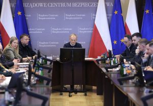 CPN, czyli ceny paliw niżej? Tusk ogłasza niższy VAT i akcyzę jeszcze przed Świętami