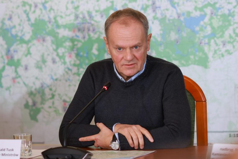 Donald Tusk: Polska nie ma problemu z zapasami paliwa. Orlen nie sprowadza ropy z Iranu