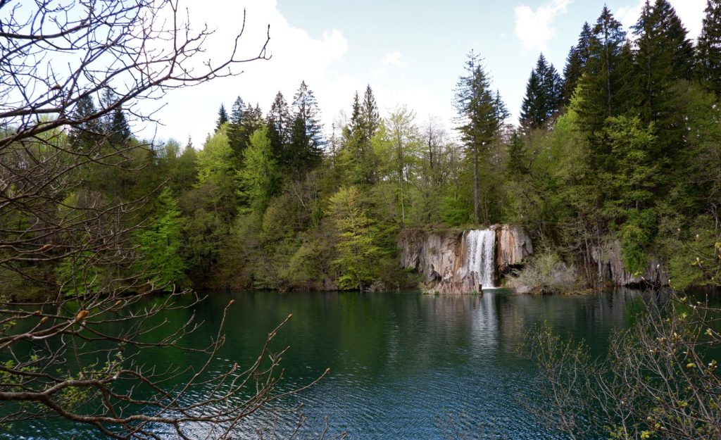 Niektóre jeziora mogą pomóc w ogrzewaniu i chłodzeniu budynków