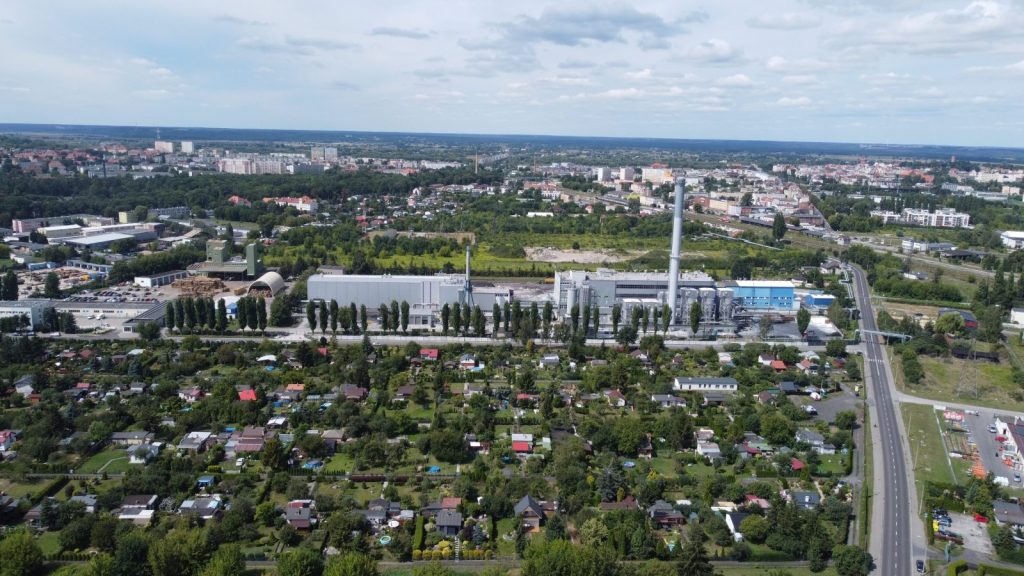 Kocioł na słomę produkuje odnawialne ciepło