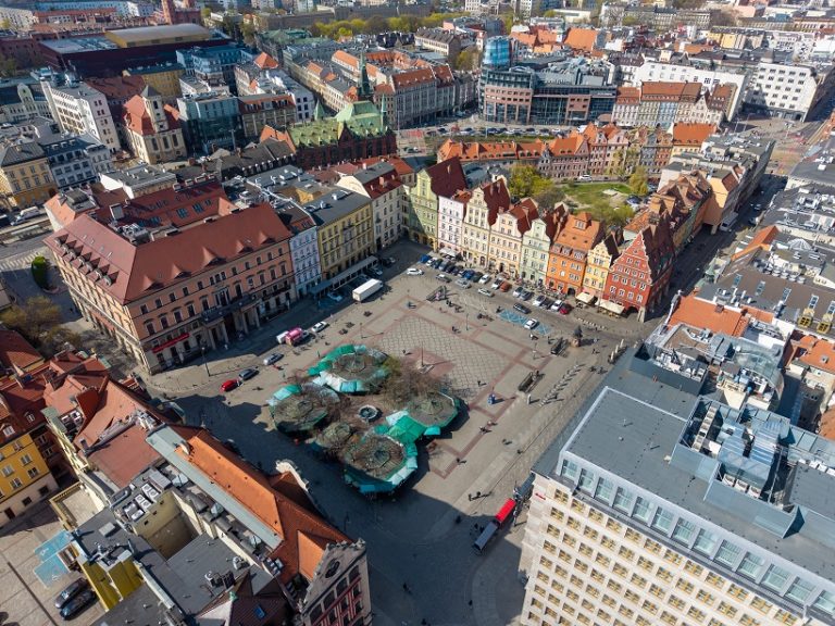 Plac Solny bez aut i motocykli nocą oraz w weekendy. Wrocław rusza z pilotażem