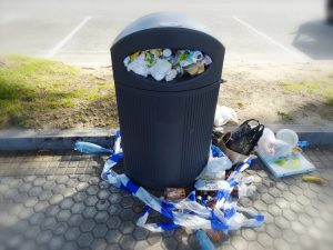 82,5 mln zł za śmieci. GDDKiA apeluje do kierowców o odpowiedzialność