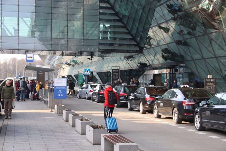 Mimo blokady Ormuz Kraków Airport z kwietniowym rekordem pasażerów