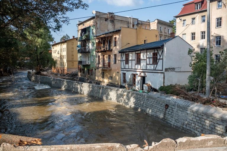 Dolnośląskie: 150 mln zł z UE dla samorządów na odbudowę po powodzi