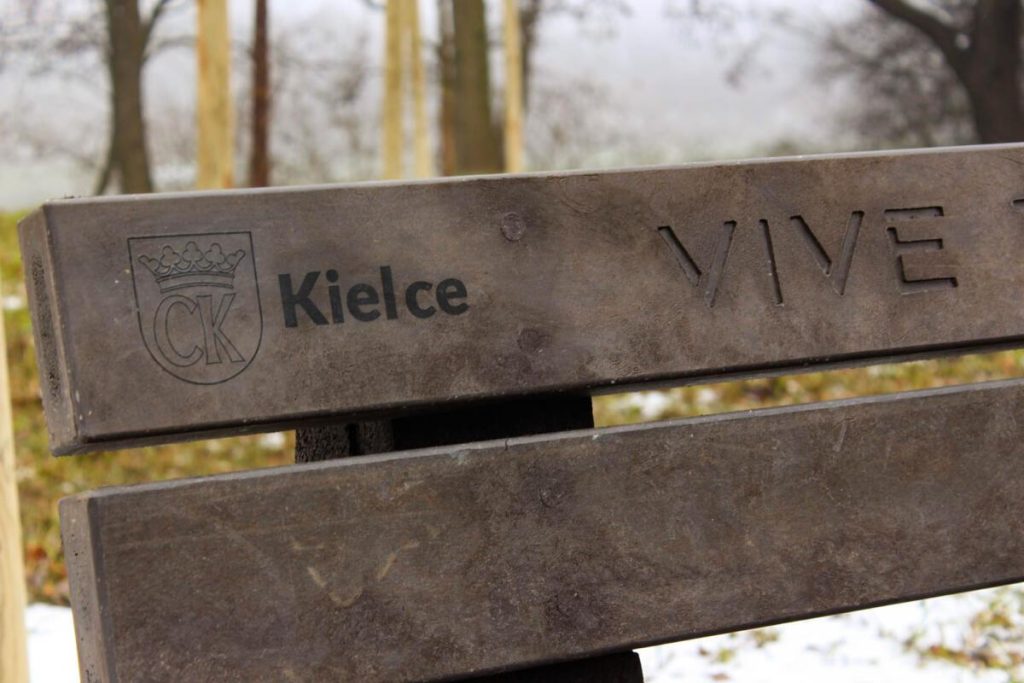 O recyklingu tekstyliów na tekstylnej ławce