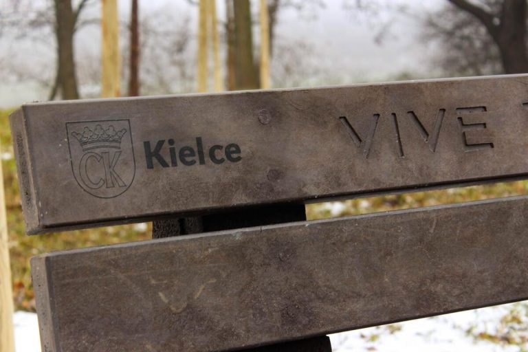 O recyklingu tekstyliów na tekstylnej ławce
