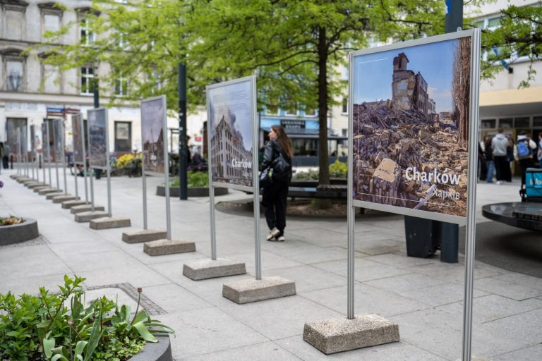 Poruszająca wystawa fotograficzna wróciła do centrum Wrocławia