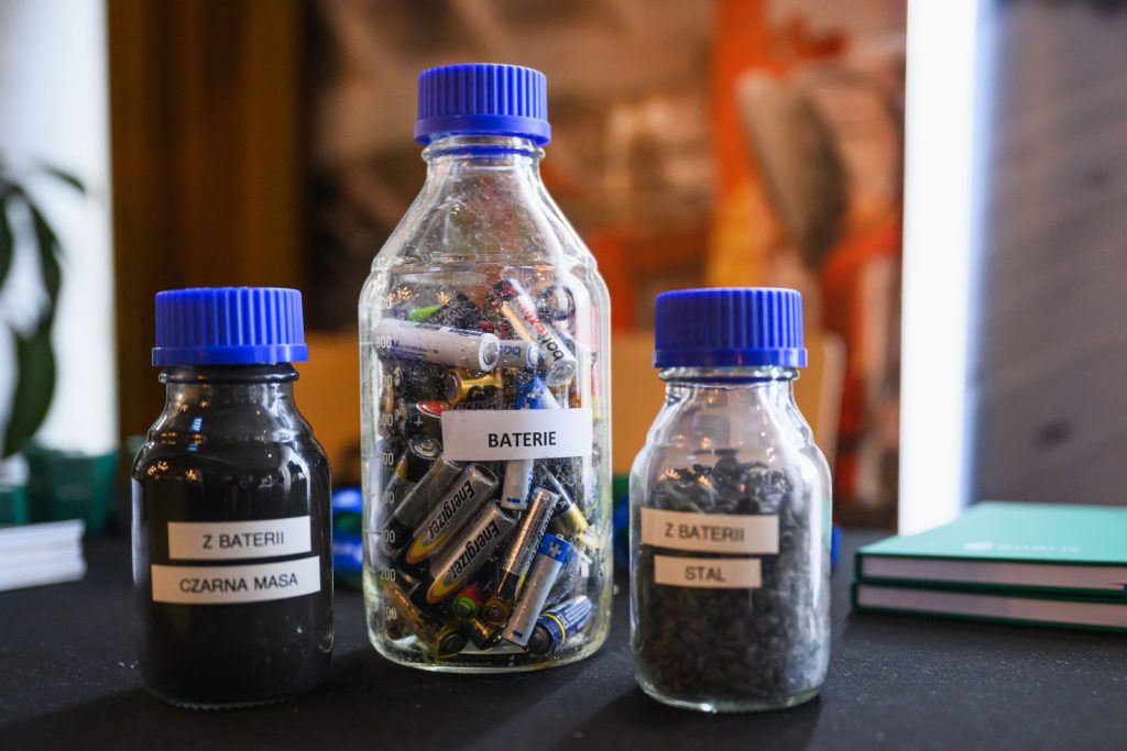 Silne zakłady przetwarzania to podstawa recyklingu ZSEE
