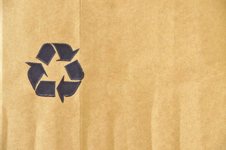 Recykling makulatury w dobie e-commerce