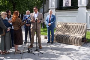 Ekologiczne Płyty Kompozytowe z odpadów wielomateriałowych. W Hryniewiczach ruszyła innowacyjna produkcja