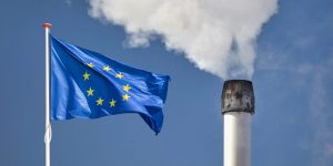 Przychody z ETS W 50% na dekarbonizację. KE chce zmian w systemie