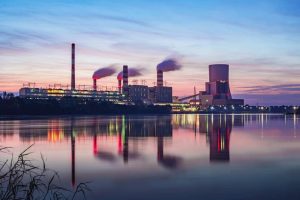 Elektrownie Kozienice i Połaniec ograniczyły pracę z powodu niskiego stanu Wisły