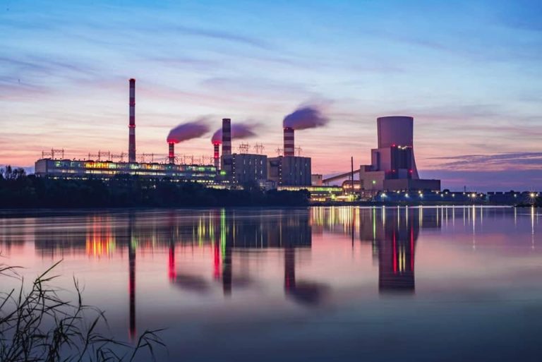 Elektrownie Kozienice i Połaniec ograniczyły pracę z powodu niskiego stanu Wisły