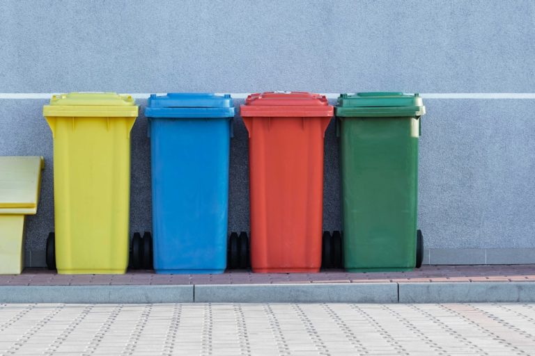 Jakie korzyści przynosi profesjonalne zarządzanie odpadami w przedsiębiorstwie? Praktyczny przewodnik