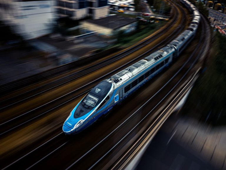 PKP Intercity zmienia rozkład od 30 sierpnia. Nowe połączenia i krótsza podróż do Krakowa