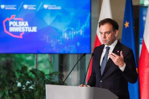 Domański: jeśli ceny paliw będą spadać, nie będziemy podejmować decyzji o ich obniżce