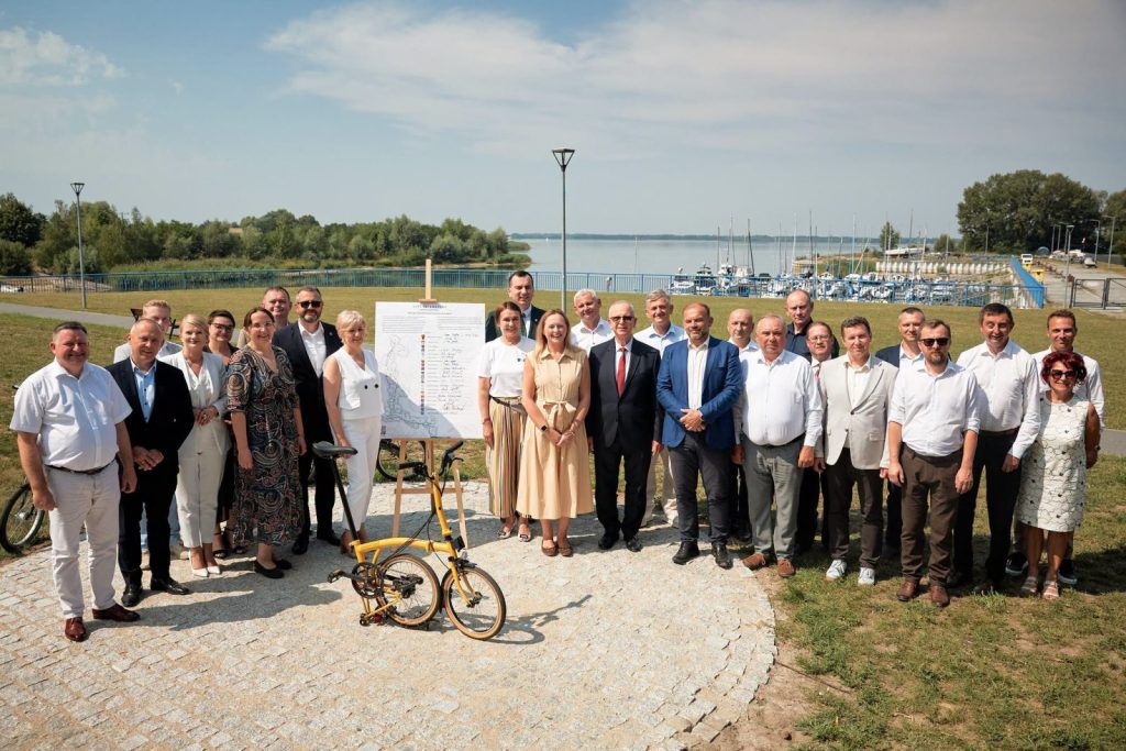 Łódzkie. 19 gmin i władze regionu będą współpracować przy budowie trasy rowerowej „Velo Warta”