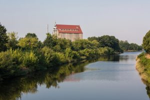 Złota alga w Kanale Gliwickim. Służby podejmują działania prewencyjne