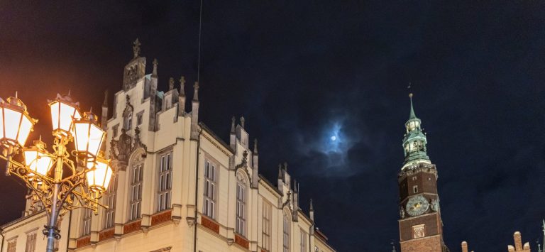 Wrocław: blisko 100 latarni gazowych oświetla Ostrów Tumski