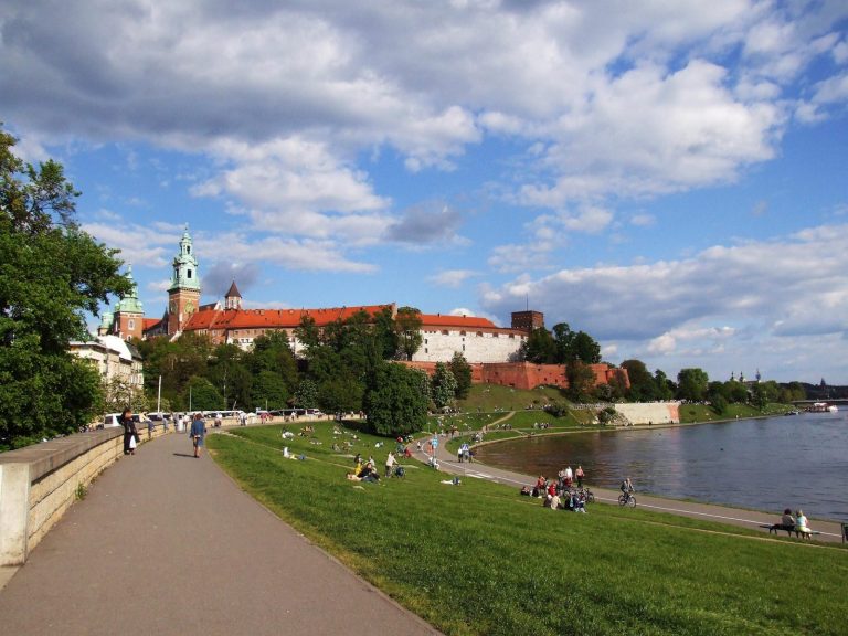 Kraków. Pod Wawelem rozpoczyna się festiwal filmów ekologicznych