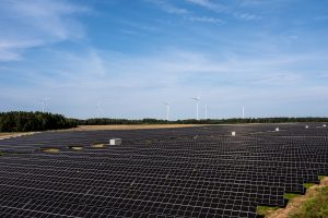 Orlen uruchomił farmę fotowoltaiczną przy rafinerii w Możejkach