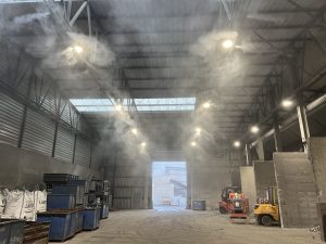 Systemy mgłowe w przemyśle. Redukcja zapylenia, neutralizacja odorów i kontrola mikroklimatu