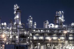 Emisje przemysłu petrochemicznego mogą wzrosnąć o połowę do 2050 r.