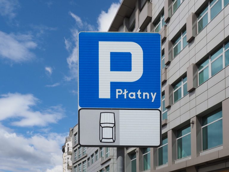 Warszawa. Od dzisiaj (14 wrzesnia 2026) strefa płatnego parkowania na kolejnej części Saskiej Kępy i Odolanach