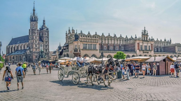 Kraków: Gibała i Piątkowska w drugiej turze wyborów prezydenckich