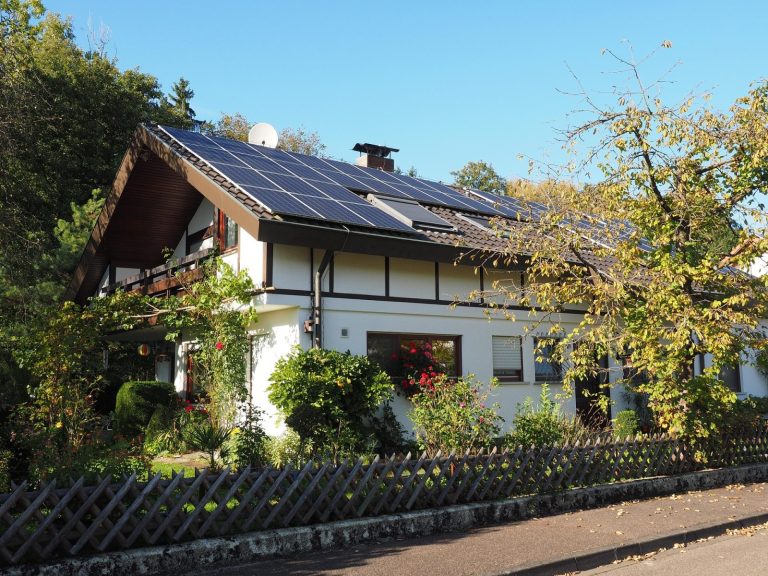 Ciechanów. Mieszkańcy mogą dostać pieniądze na zakup i montaż OZE