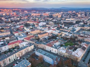 Kielce tracą mieszkańców, sąsiednie gminy zyskują