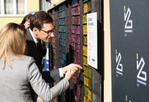 Biokompozyt z odpadów rolniczych testowany na elewacji budynku w Łowiczu